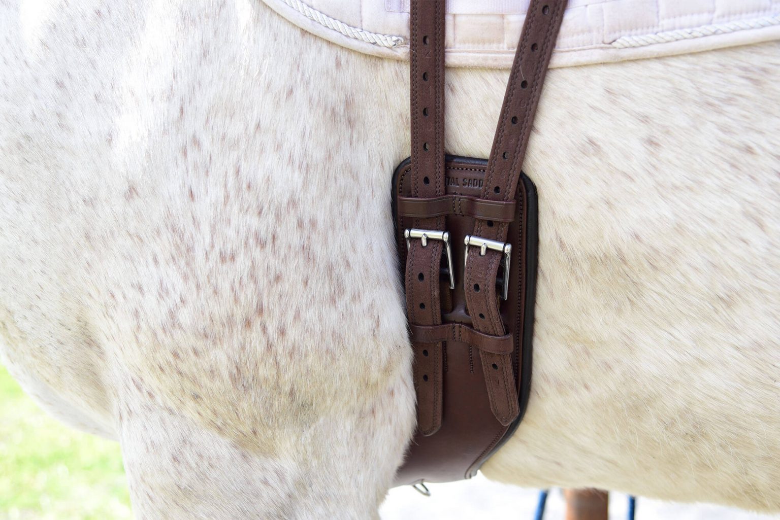 Selle De Dressage Total Saddle Fit – Relief épaule, Circonférence Noire 24 – Cuir