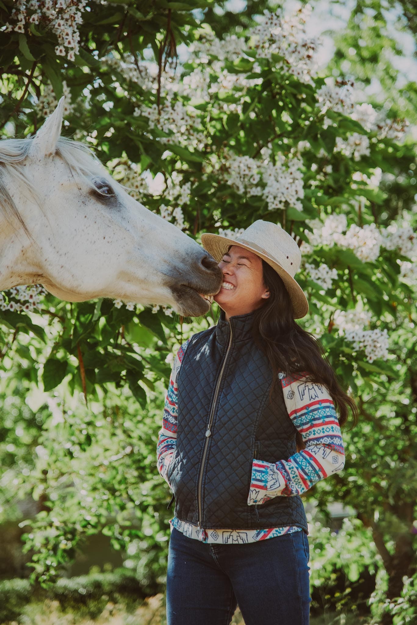 outback-outfit-horse-kisses